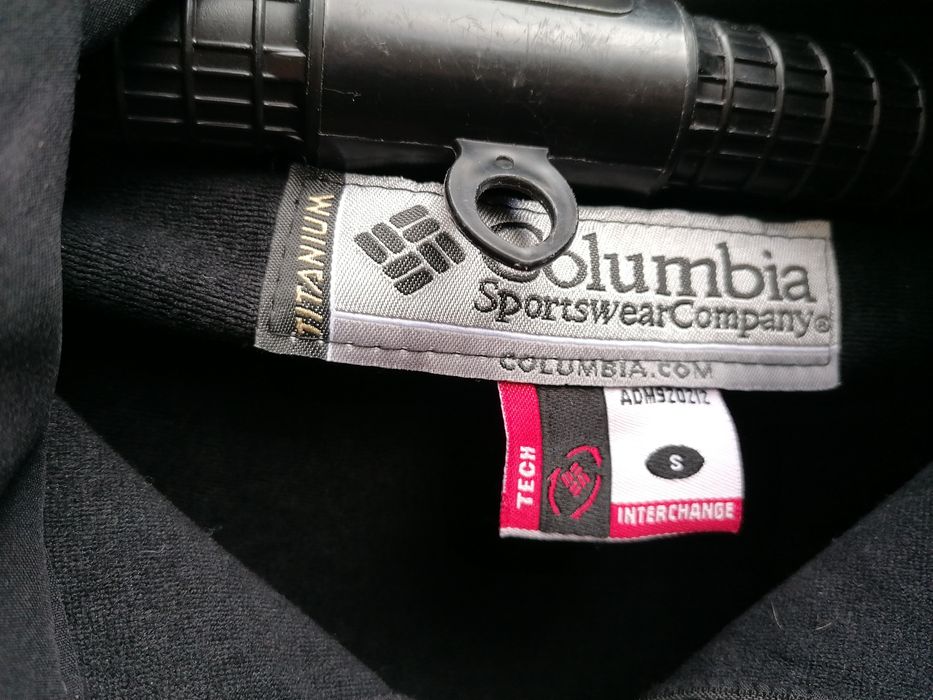 Продавам ново синьо яке 2 в 1 зимно (пролет - есен)  Columbia