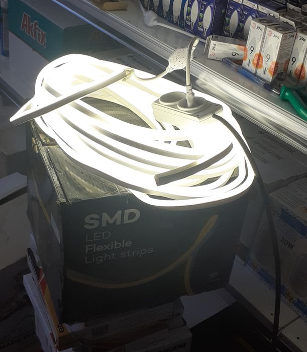 Неон белый на 220 v новый