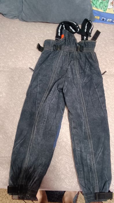 Vand pantaloni de ski