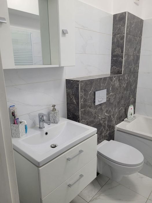Inchiriez apartament