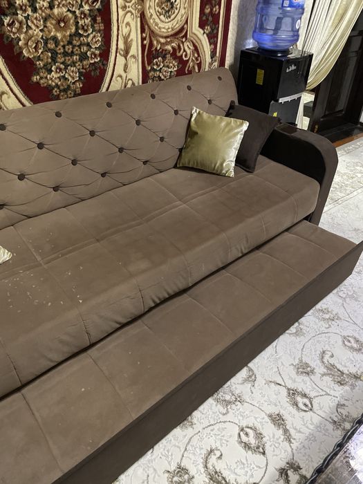 Продаётся Диван (гостинный)