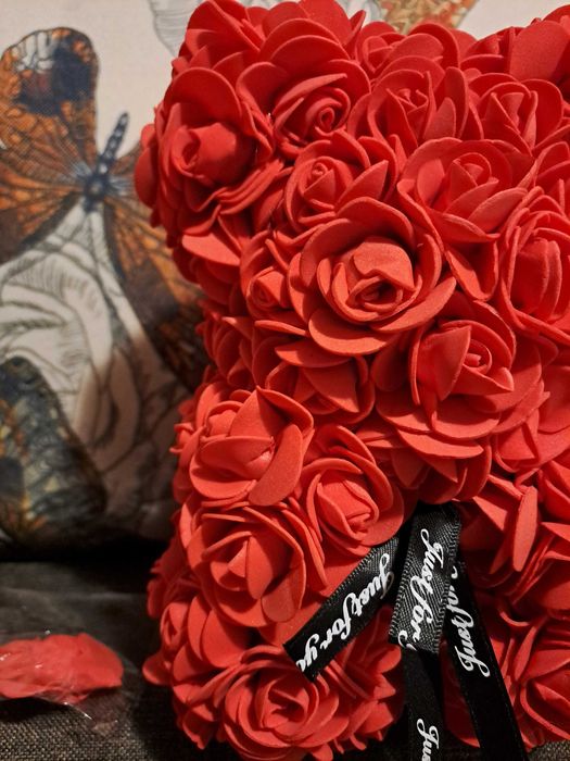 Ursi din trandafiri de culoare rosie- 25 lei