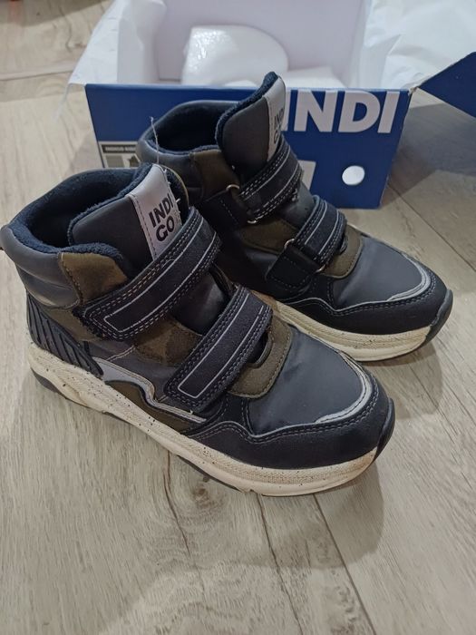 Продам детские ботинки