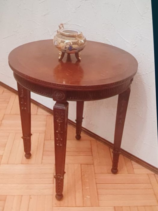 Masa veche de colectie