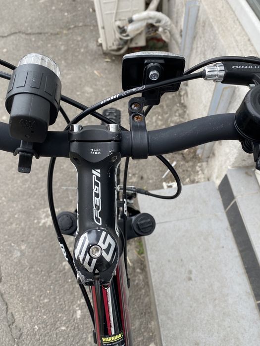 Bicicleta MTB din aluminiu Felt ca nouă, cu 18 viteze