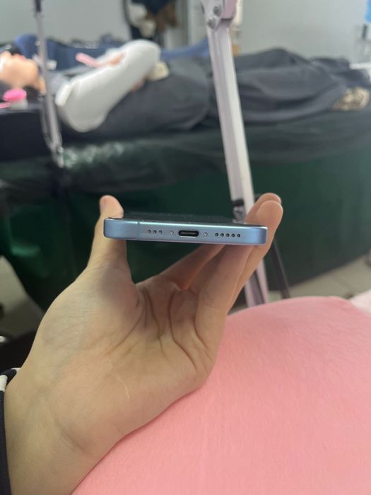 iPhone 17 сини с гаранти