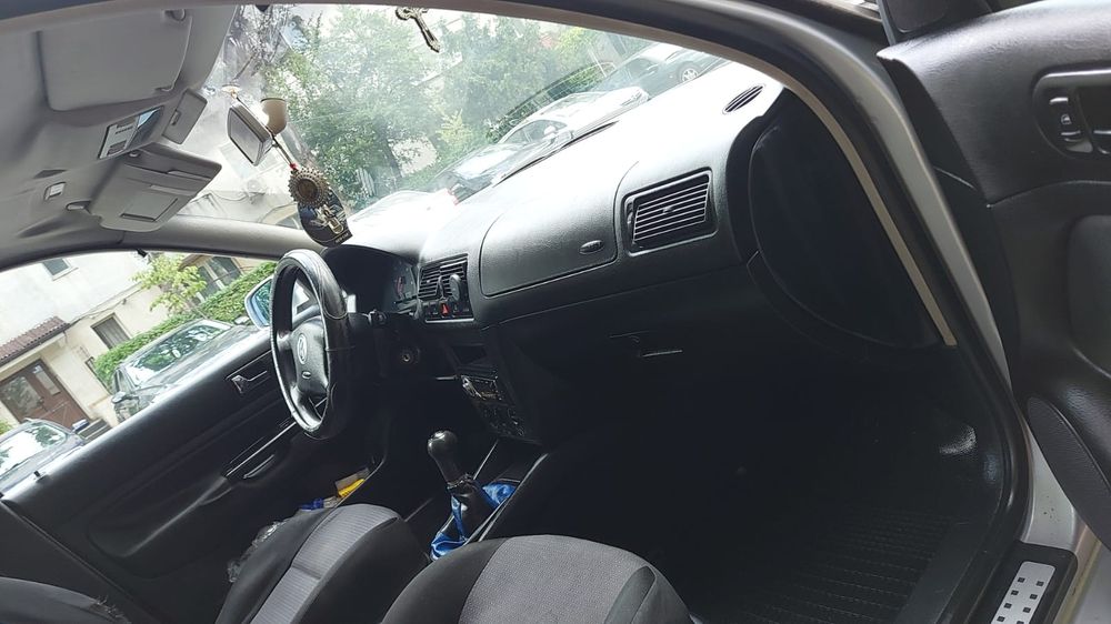 Vând golf 4 1.6 benzina an 2001 cu 225 mii km