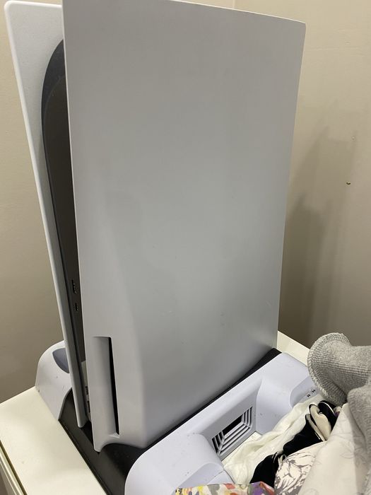PlayStation 5 с джостиками