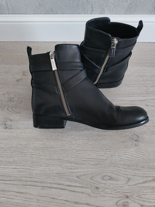 Продам демисезонные кожаные ботинки 35размера Michael Kors