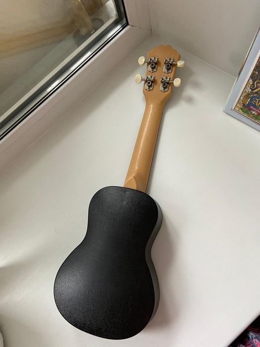 Продаю укулеле!!!