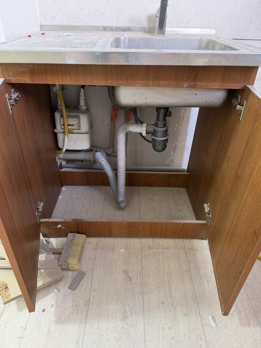 Продам мойку с тумбой и смеситель