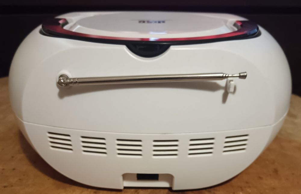 Продавам касетофон.