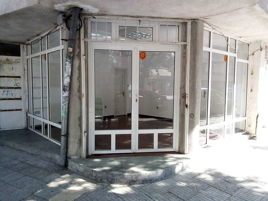 Дава се под наем Магазин в Пловдив, Христо Смирненски - 55 кв.м за 200 € - Снимка #1