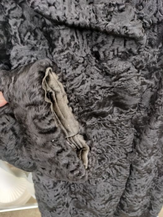 Blana naturala astrahan in stare foarte buna, bust120