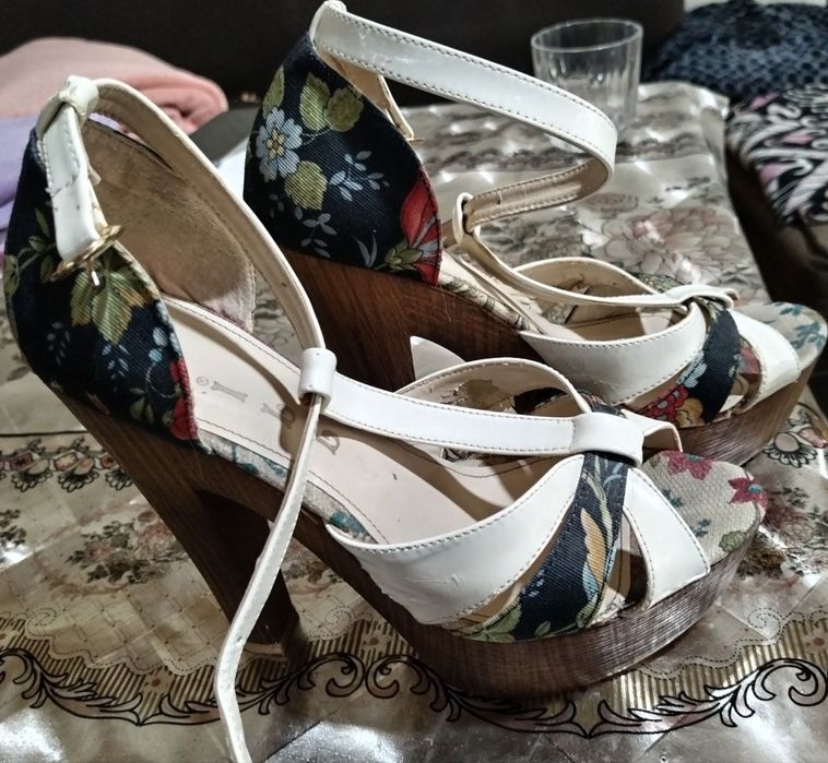 Туфли на высоких каблуках