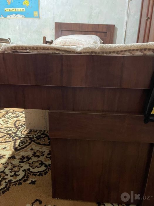 Срочно продаю кровать с матрасом