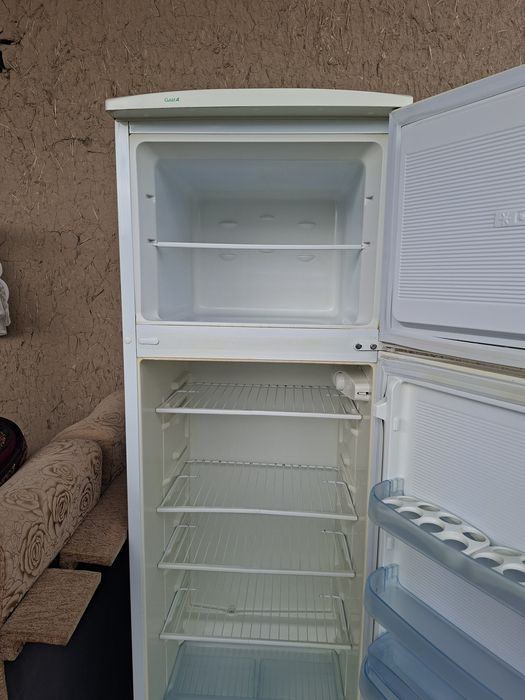 Продам свой холодильник звонить с 8 00 до 22 00