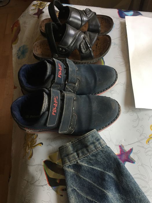 Продам сандали и кроссовки . размер 34..