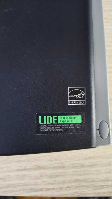 Продавам работещ скенер Canon Lide 25