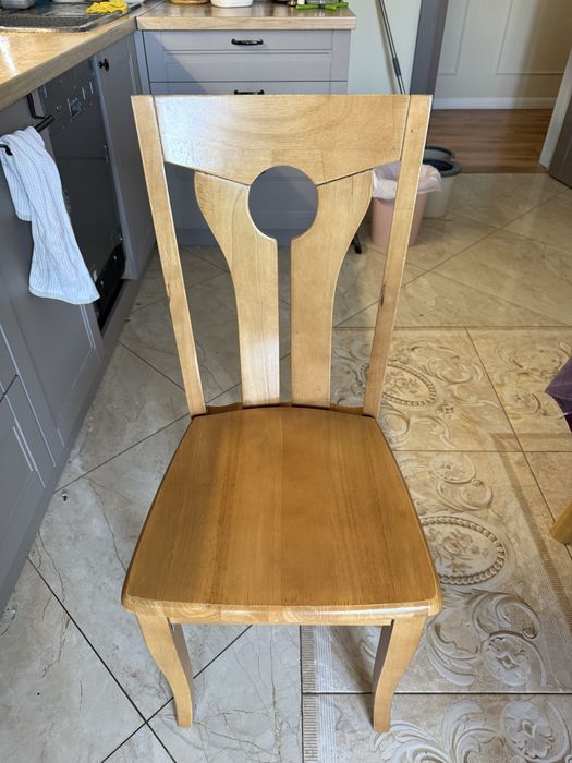 Продам стулья деревянные 5 штук и стол