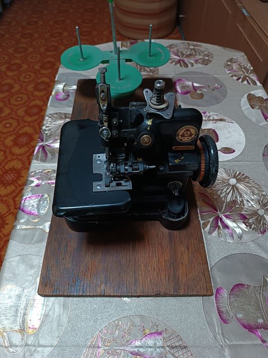 Оверлок трёх ниточный