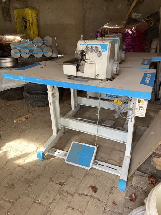 Оверлок Jack E3 швейная машина