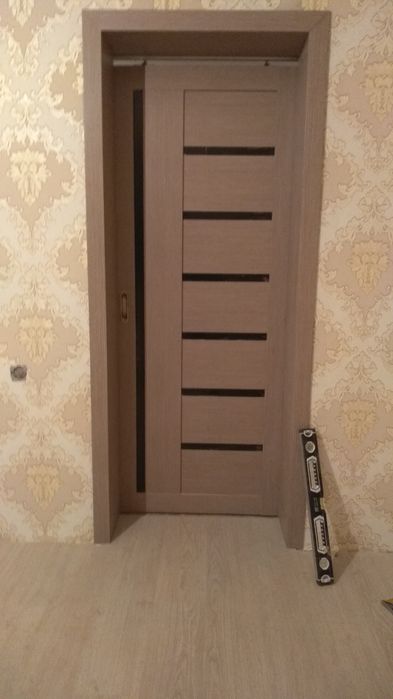 Установка входных и межкомнатных дверей