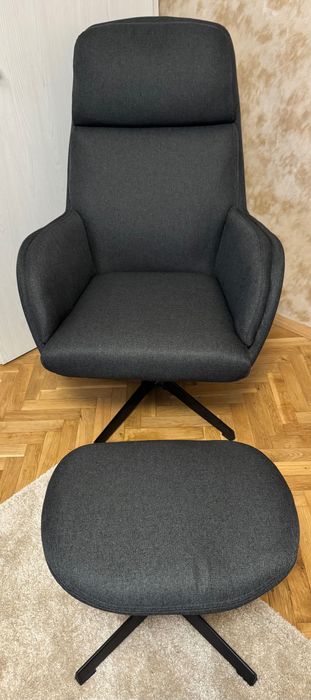 Удобно кресло с люлеещ механизъм и табуретка за краката