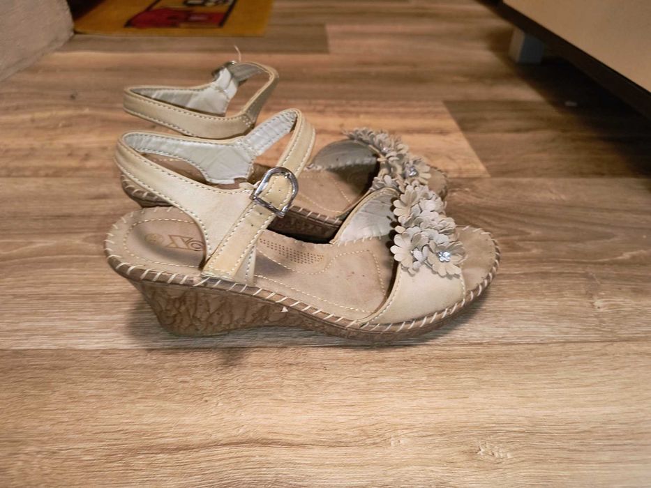 Два чифта дамски  сандали