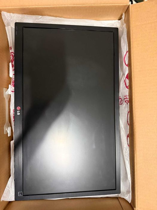 Monitor LG 24M45 LED LCD + adaptor HDMI - VGA