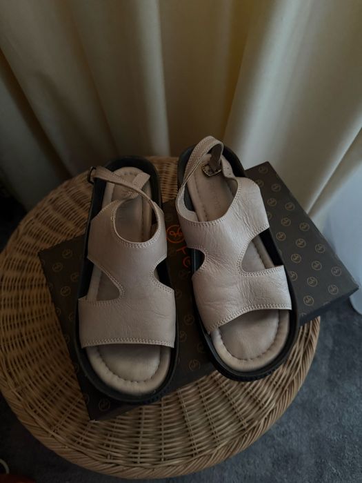 Sandale cu bareta, foarte usoare, din piele ferlenz