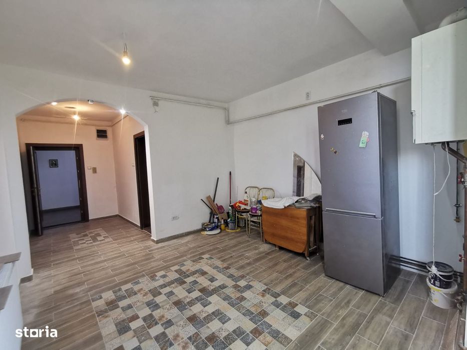 Apartament spatios 136 mp utili cu garaj ,terasă , balcon si boxa.