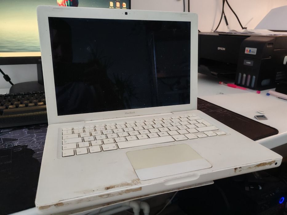 Apple MacBook 13.3 model A 1181
