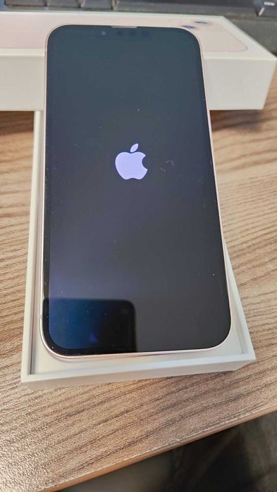 iPhone 13 128GB - страхотен