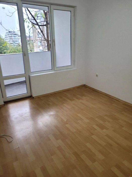 Дава се под наем Тристаен апартамент в Бургас, Възраждане - 110 кв.м за 459 € - Снимка #2