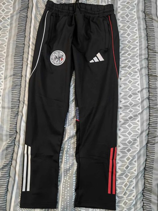 ТОП! Адидас Аякс Подаръчен Футболен анцунг екип за фенове!!