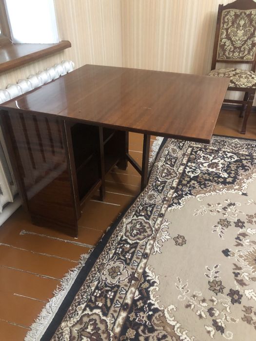 Продам офисные столы и тумбы  б/у