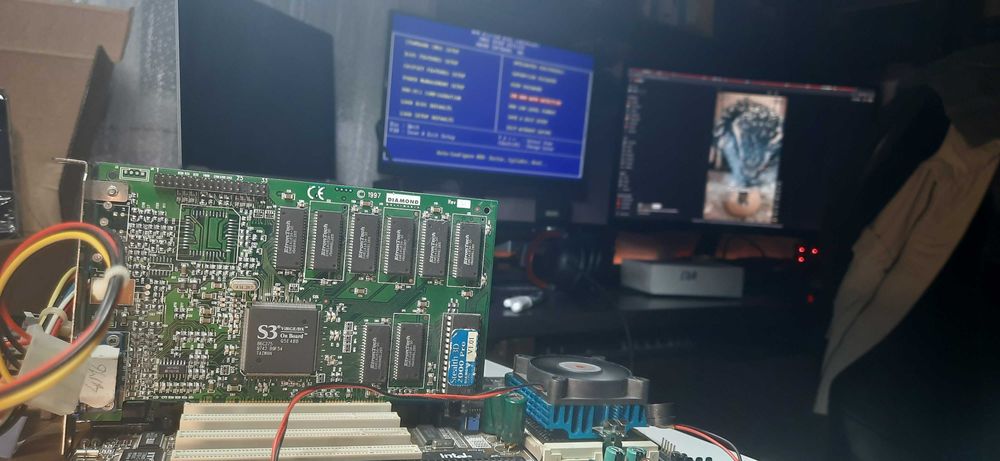 Kit Retro Socket 7: Placa de baza Sowah + Pentium MMX 233 MHz + 32MB RAM