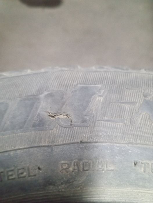 Продам шины зимние.