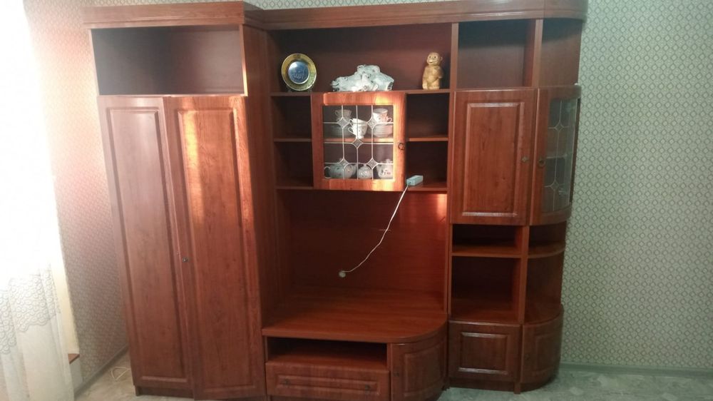 Продам стенку и диван.