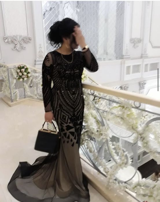 Продам платья со шлейфом