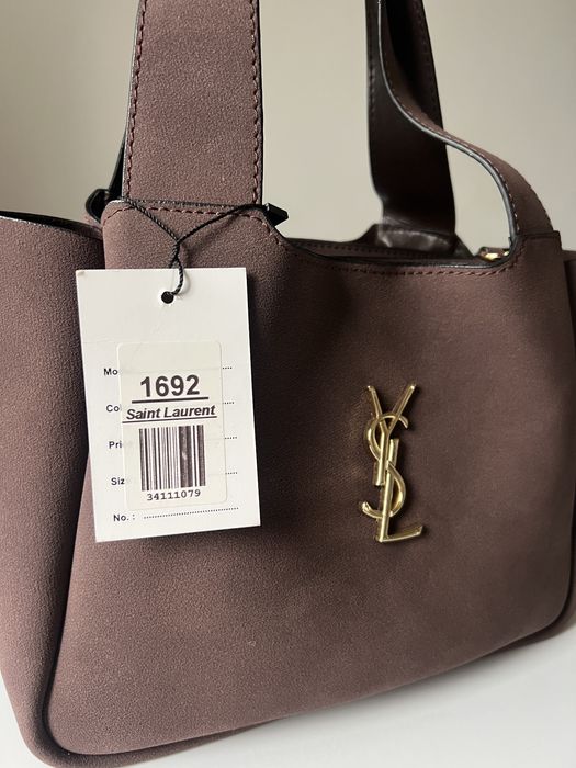 Poseta Yves Saint Laurent. Piele intoarsa