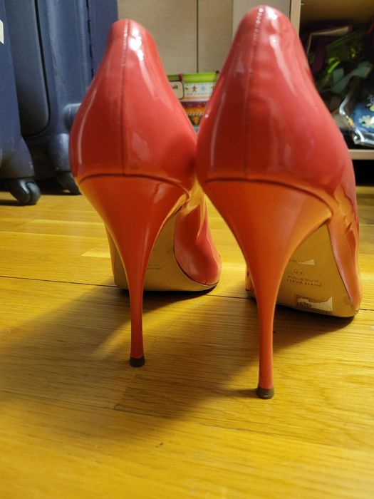 Sandale brand Miu Miu, Vicini, Bronx