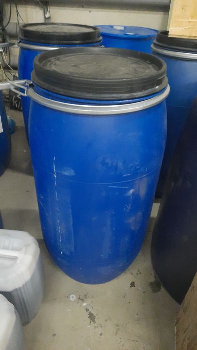 Бочки разные 170л200л220л,есть железные