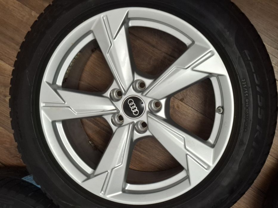 Set jante aliaj cu anvelope iarna 225 55 18 5x112