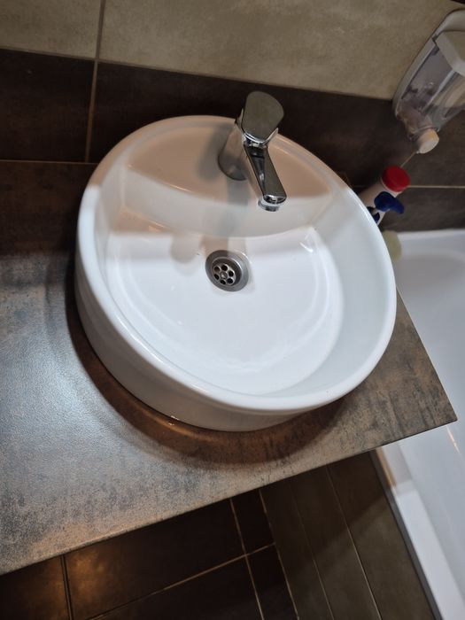 Vând Chiuvetă baie cu Oglindă  complete