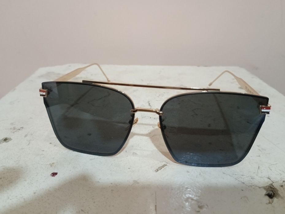 Женский очки почти янги оригинал оладиганлар телефон килилар