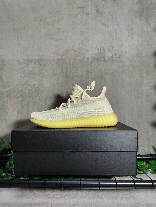 Yeezy 350v2 marimea 43 (fit 42.5)