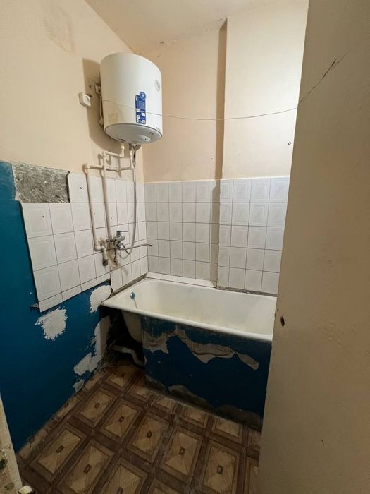 2/2/4 сотилади. 50м²