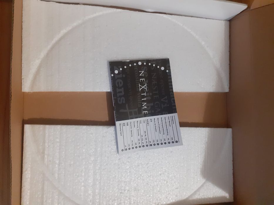Ceas de perete Nextime, diametrul 35 cm, cu data, nou, in cutie.